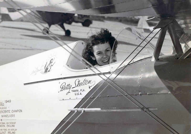 Illustration for article titled The "First Lady Of Firsts" Set Over 400 World Records In Stunt Planes, Race Cars, And Speed Boats